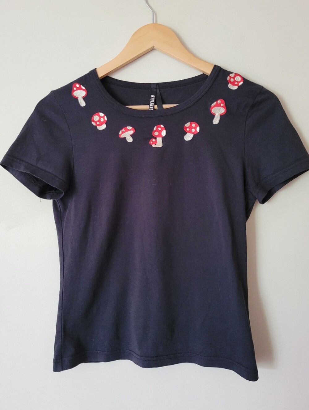 Dangerfield Women's Fitted Black Tee T-shirt Mushroom Embroidery Size  6 XXS